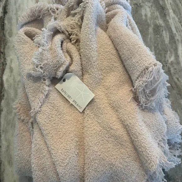 NWT Barefoot Dreams Cozy Chic Fringe Poncho - Picture 5 of 5